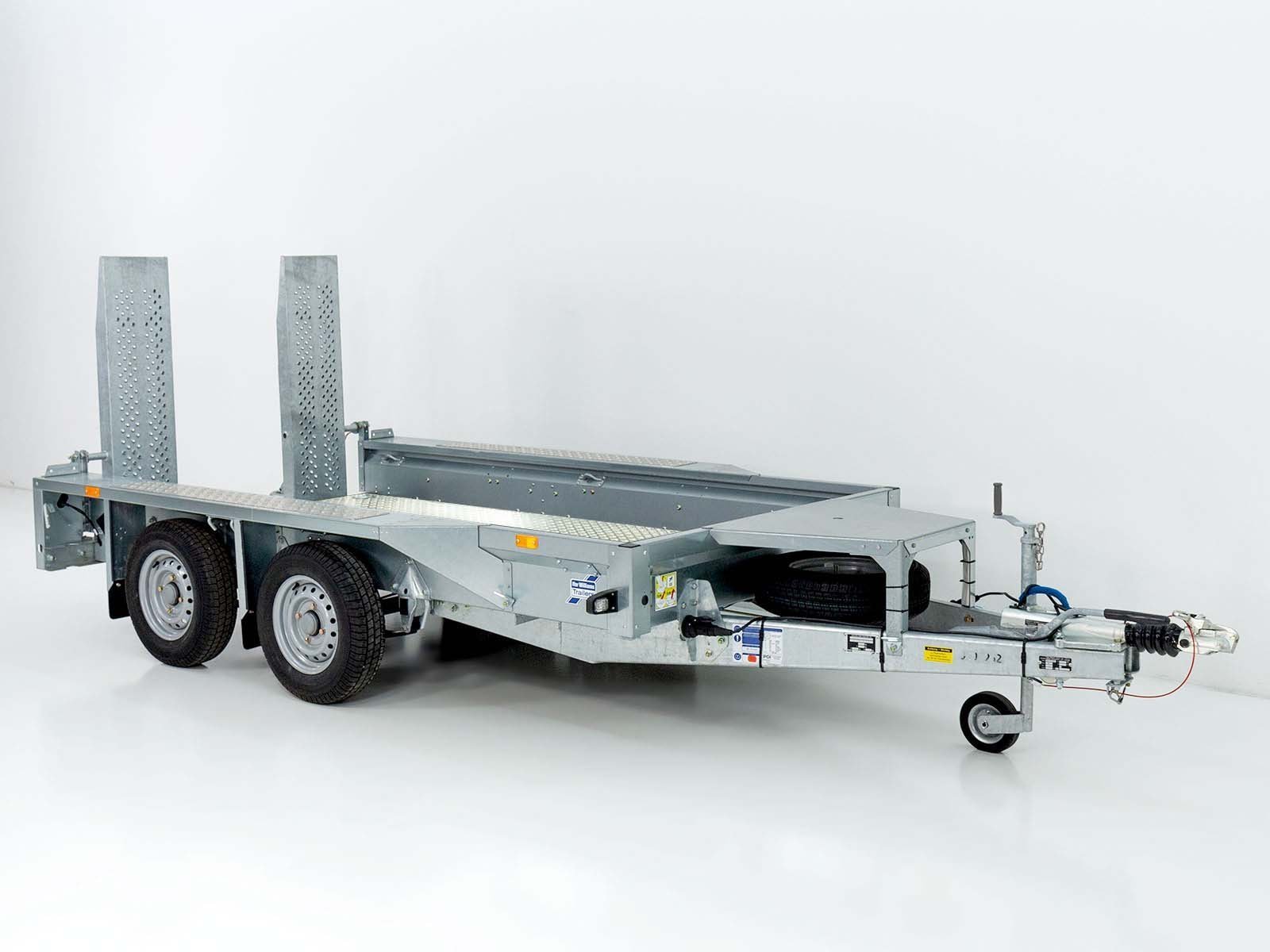 16-bauman-6.jpg Ifor Williams Baumaschinenanhänger GX105 157×303 2,7t | Einzelrampen | Aluboden-Neu – Image 1