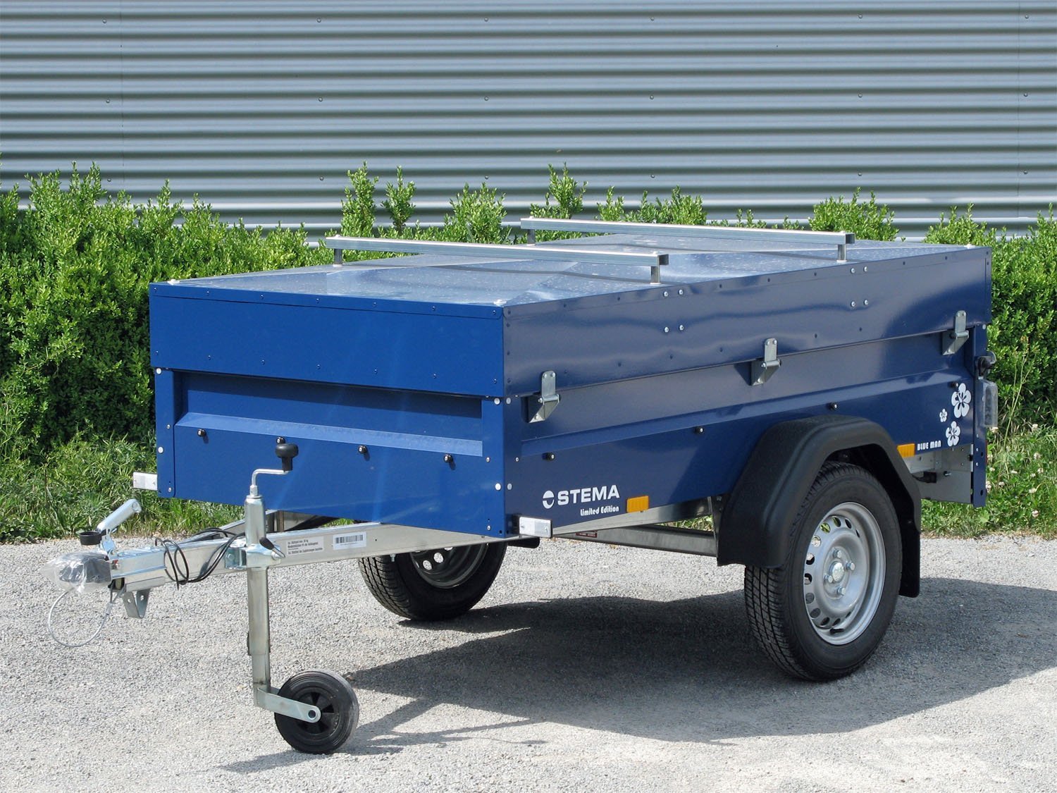 st23617_stema_blue_man_750_15eQ8ZT6Ve76gX-1.jpg STEMA BLUE MAN 750 – Camping Trailer – Image 1